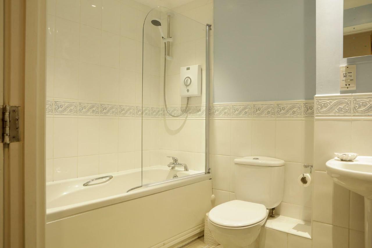 Newly Refurbished 1 Bed First Floor Apartment With Wifi Кошем Экстерьер фото
