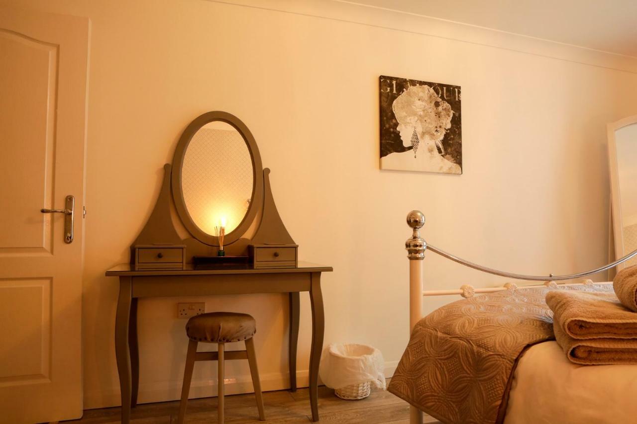 Newly Refurbished 1 Bed First Floor Apartment With Wifi Кошем Экстерьер фото